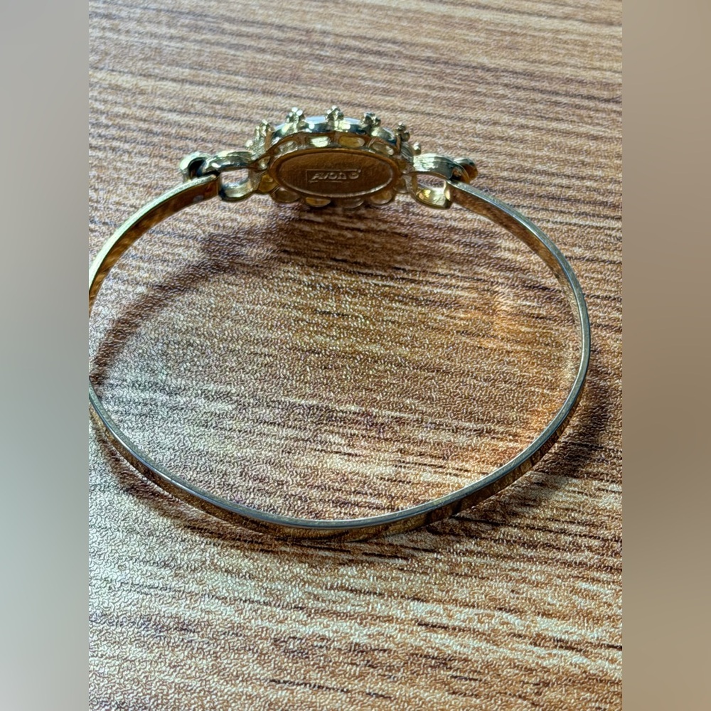 Vintage AVON 1975 French Gold Tone Bracelet very good condition 🌸 - Picture 4 of 5